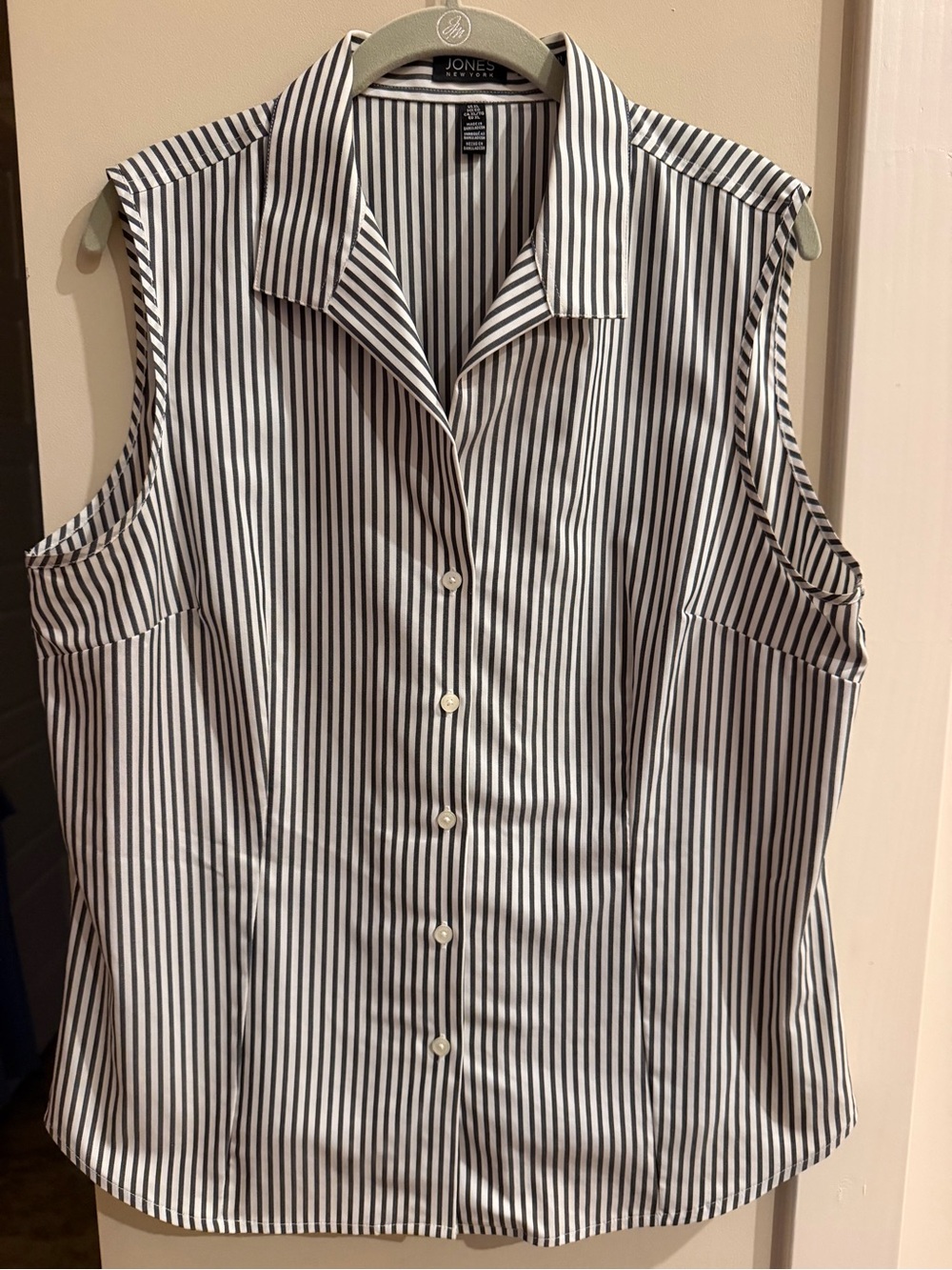 Jones New York Black and White Vertical Stripe Sleeveless Button-Down Shirt